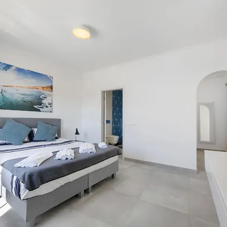 Casa Surfer's Sanctuary - Algarve بيت للعطل *